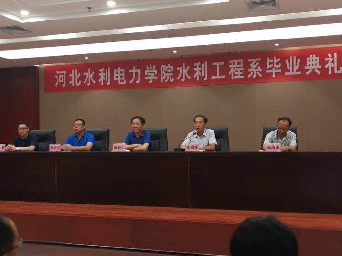 田校长1.jpg 田校长1.jpg